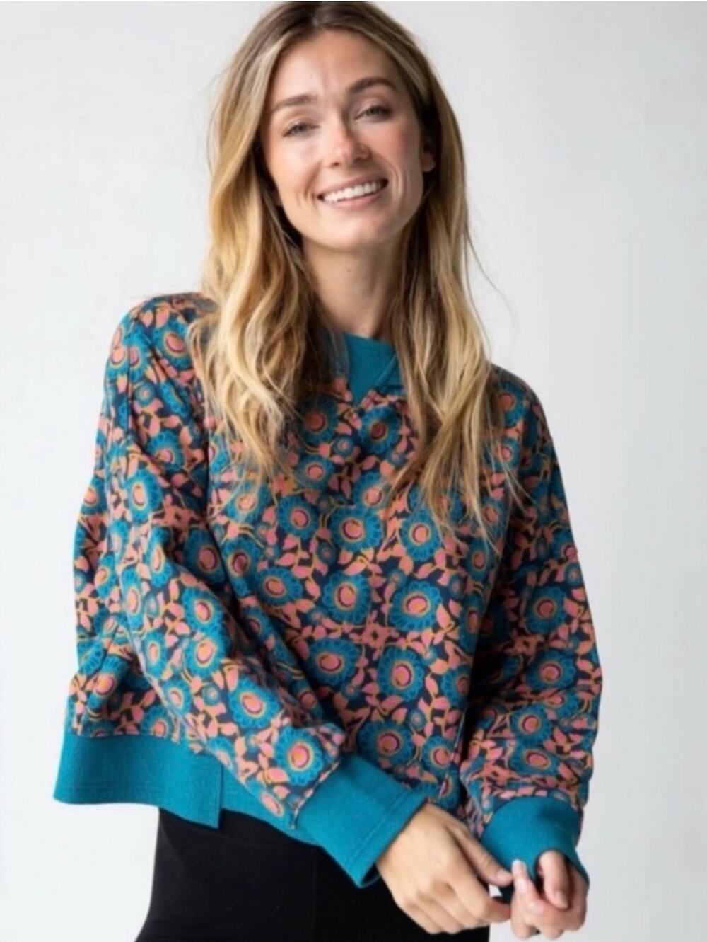 NATURAL LIFE Selah Printed Boxy Sweatshirt in Teal Dahlias